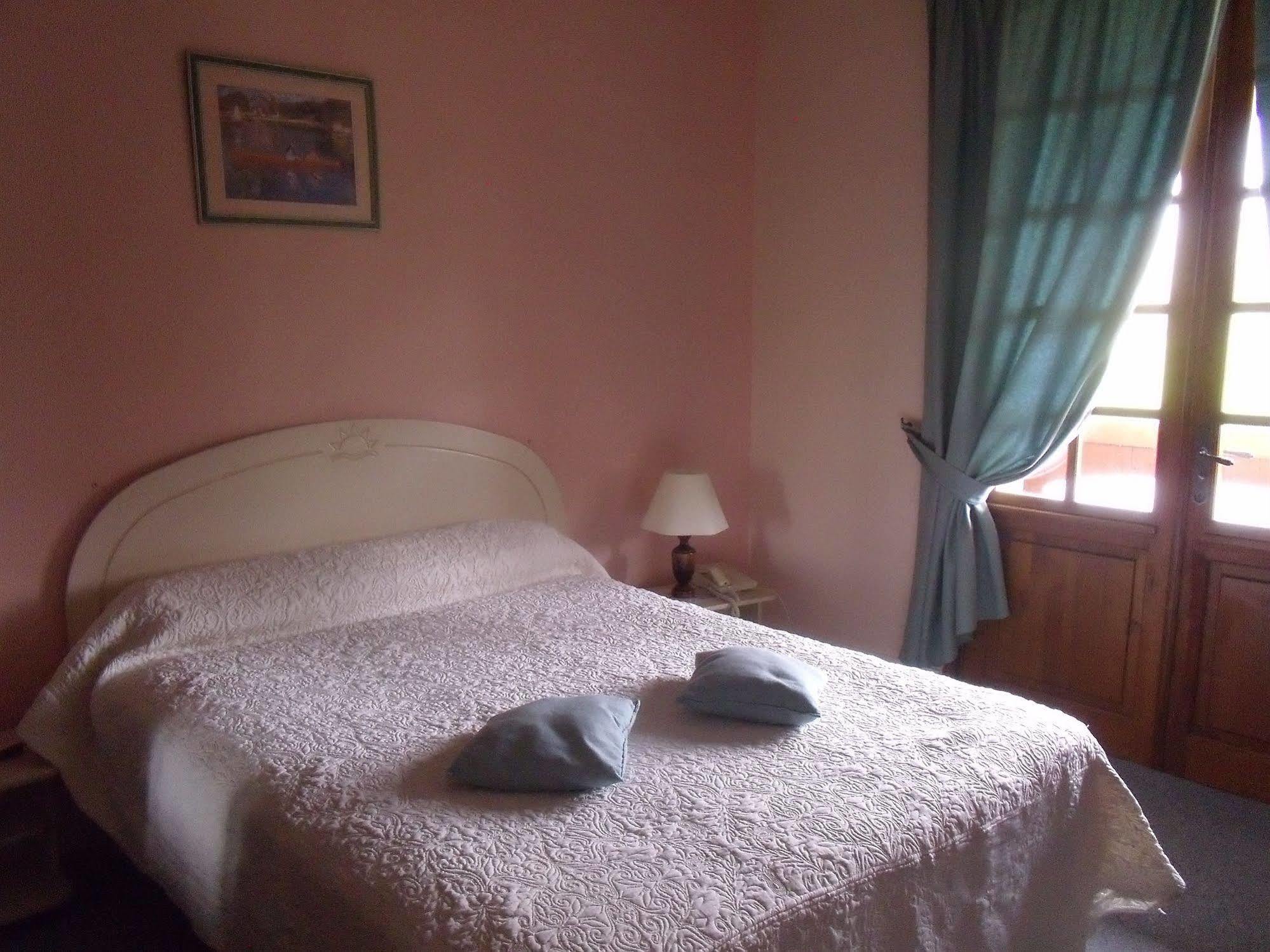 Hotel Restaurant L'Ecluse Antonne-et-Trigonant Bagian luar foto